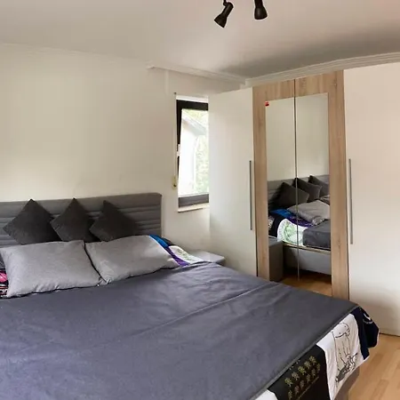 The V-apartment شقة *